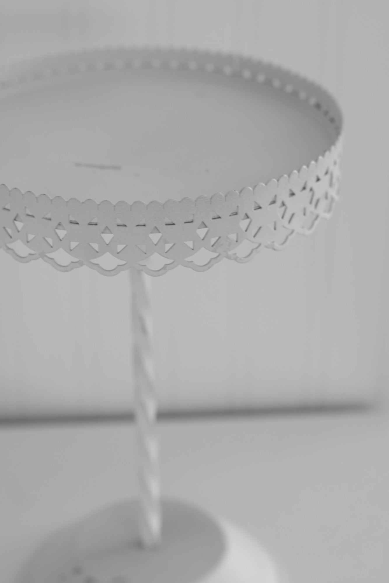 Decorative Metal Cake Stand with Lace Edge (Tall)