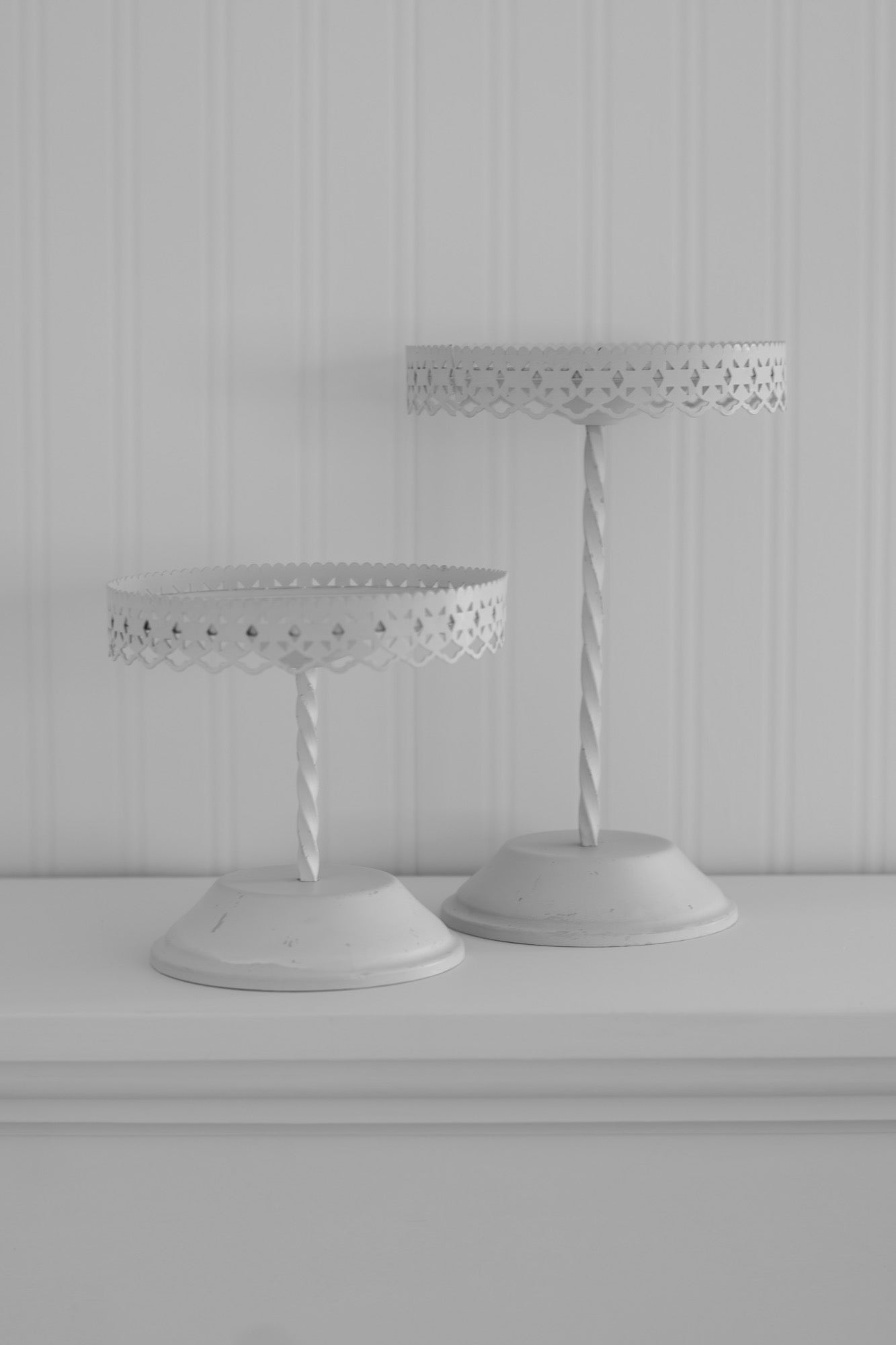 Decorative Metal Cake Stand with Lace Edge (Short)