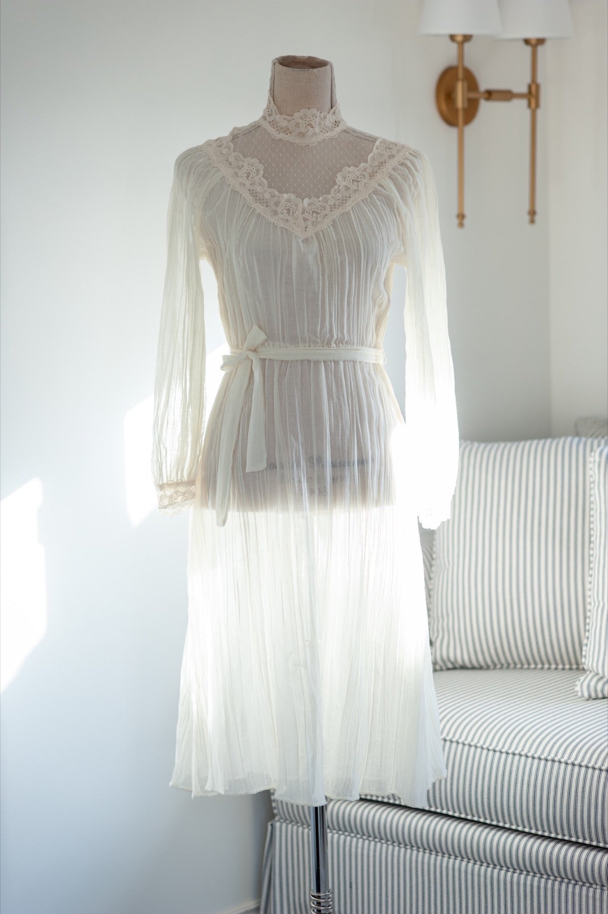 Sheer midi dress with a Victorian-like collar lace